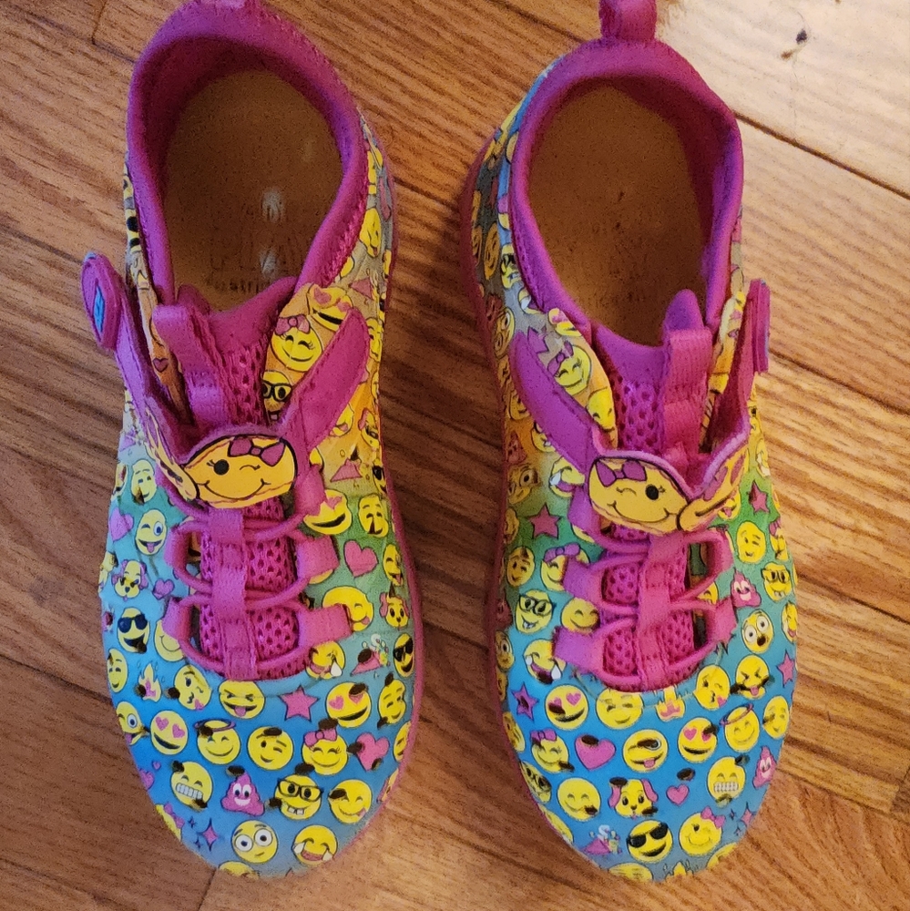 Phibian Smiley Water Shoes